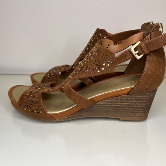 Kenneth Cole Reaction Women's Roll T-Strap Wedge Sandal Size 8 - Picture 8 of 16